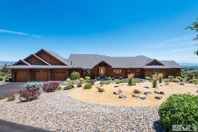 craftsman house featuring a garage