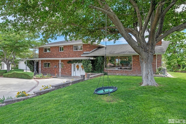 view of front of house featuring a front lawn