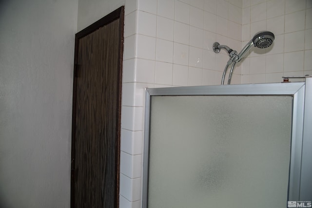 details featuring a tile shower