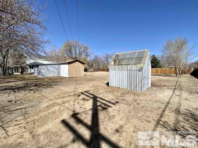 view of yard with a storage shed