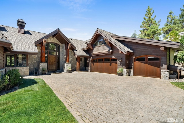 view of front facade with a garage and a front yard