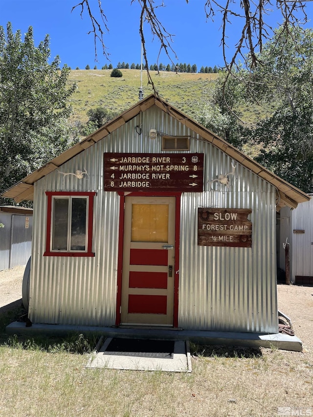 view of outdoor structure