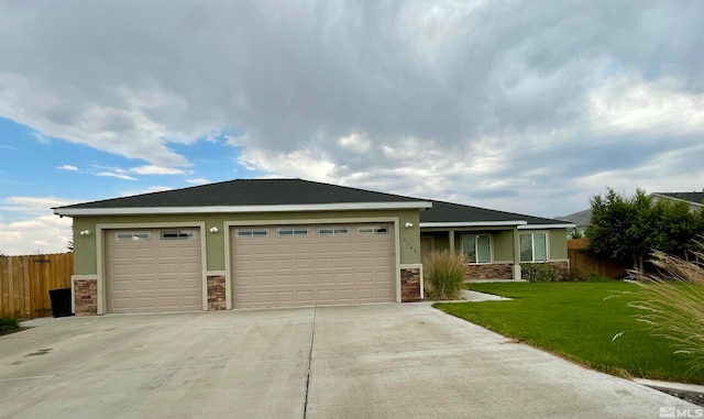 view of front facade with a garage and a front yard