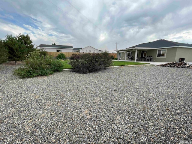 view of yard featuring a patio area