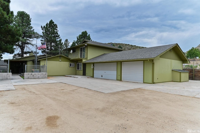 view of front facade featuring a garage