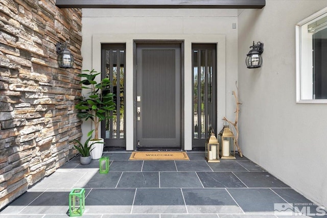 entrance to property with stucco siding