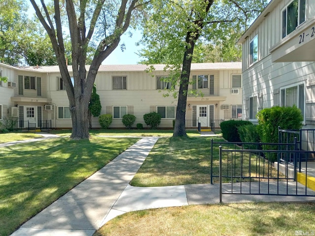 view of home's community featuring a yard