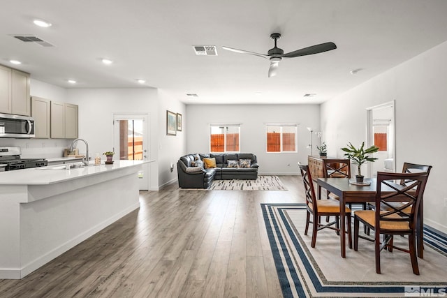 dining room featuring ceiling fan, dark hardwood / wood-style floors, and sink