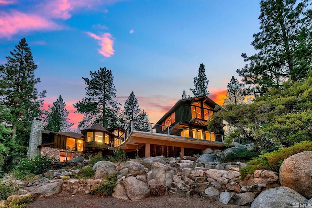 view of back house at dusk