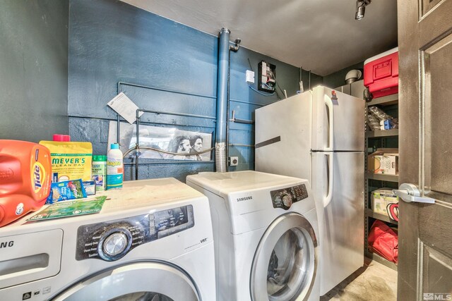 laundry room with washing machine and clothes dryer