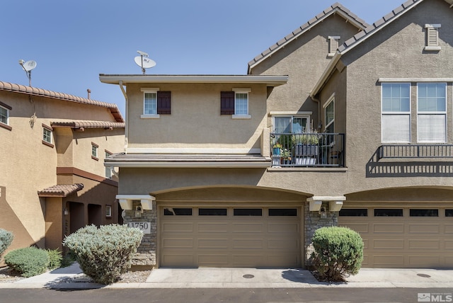 view of front of house featuring a garage