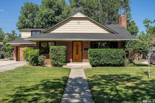 view of front facade with a front yard