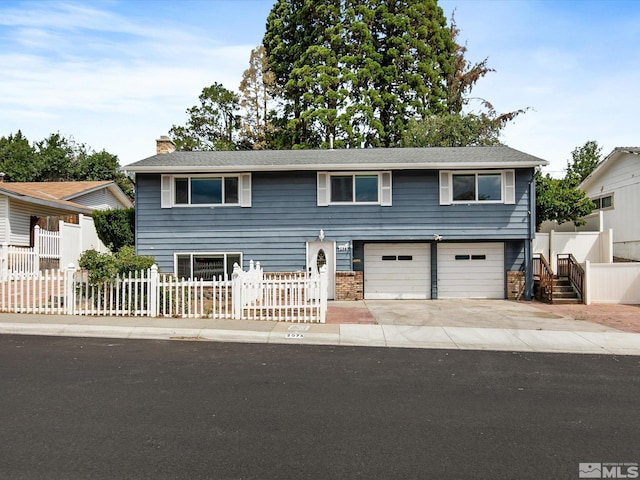 view of front facade featuring a garage