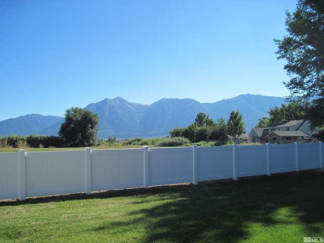 view of yard with a mountain view