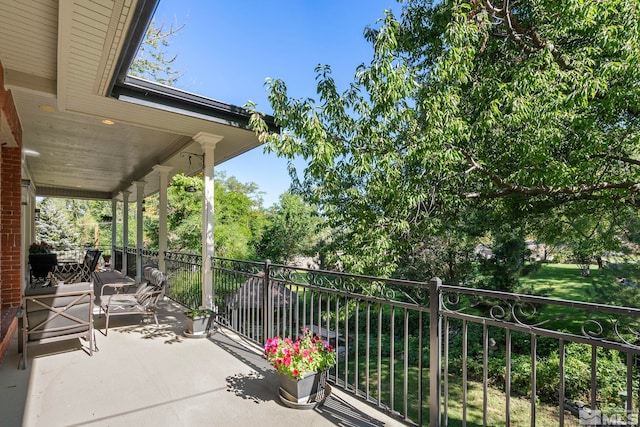 balcony featuring covered porch