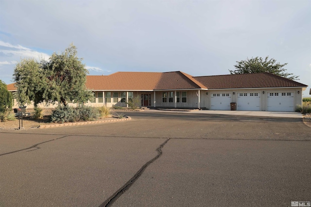 single story home featuring a garage