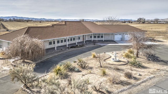 view of front of home with a garage and a mountain view