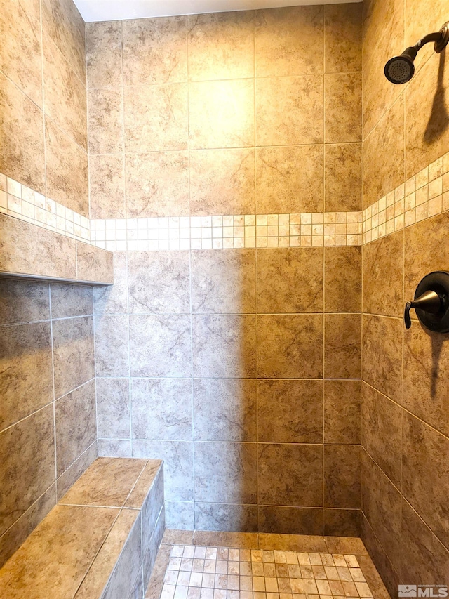 bathroom featuring a tile shower