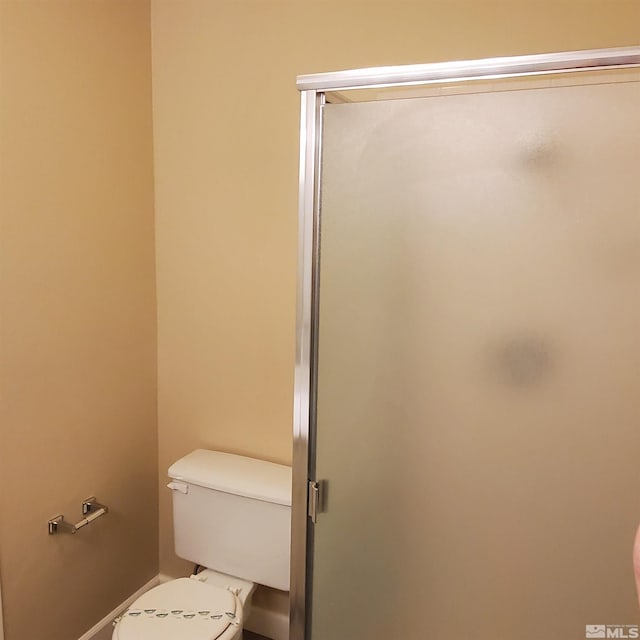 bathroom featuring toilet