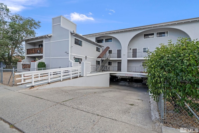 view of front of house with a balcony