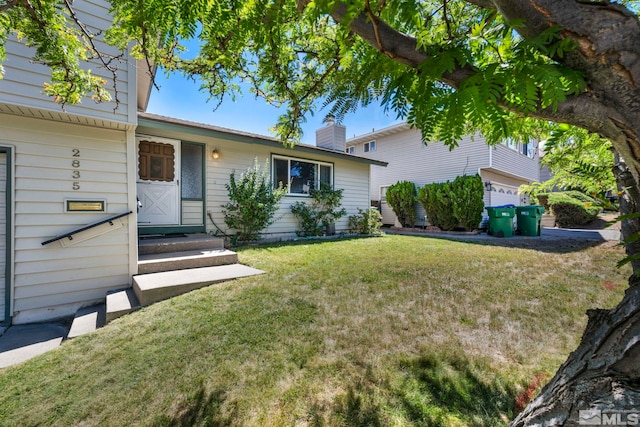 view of front of house with a front lawn and a garage