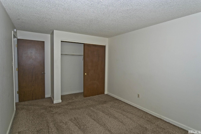 unfurnished bedroom featuring carpet floors, a closet, and baseboards