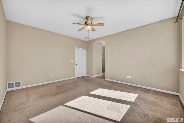 carpeted empty room featuring ceiling fan