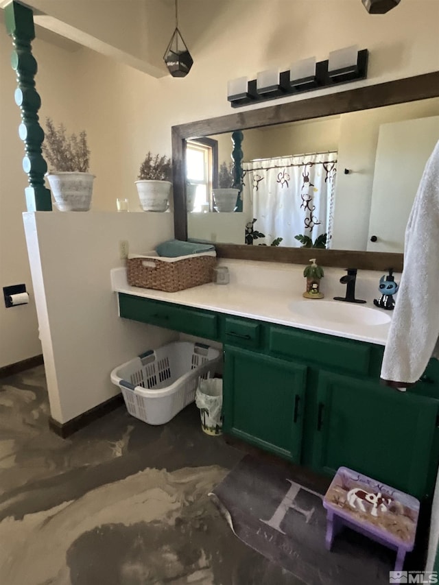 bathroom with vanity, a shower with shower curtain, and baseboards