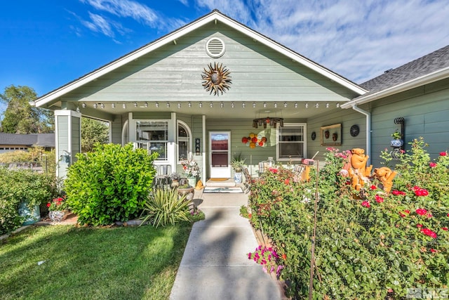 view of front of home featuring a front lawn and covered porch