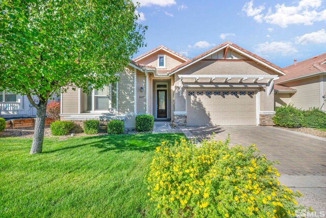 view of front of home featuring a garage and a front yard