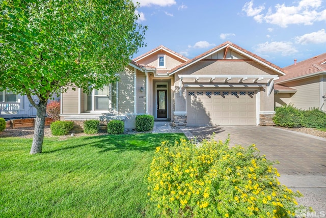 view of front of home featuring a garage and a front yard