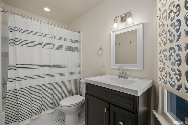 bathroom with recessed lighting, a shower with shower curtain, vanity, and toilet