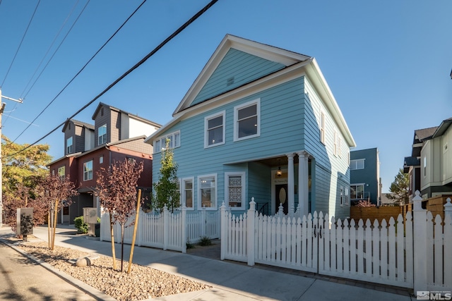 view of front facade featuring a fenced front yard