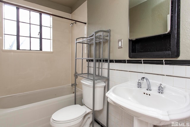 full bathroom with toilet, tasteful backsplash, shower / bathing tub combination, sink, and tile walls