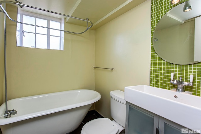 bathroom with vanity, toilet, tasteful backsplash, and a washtub