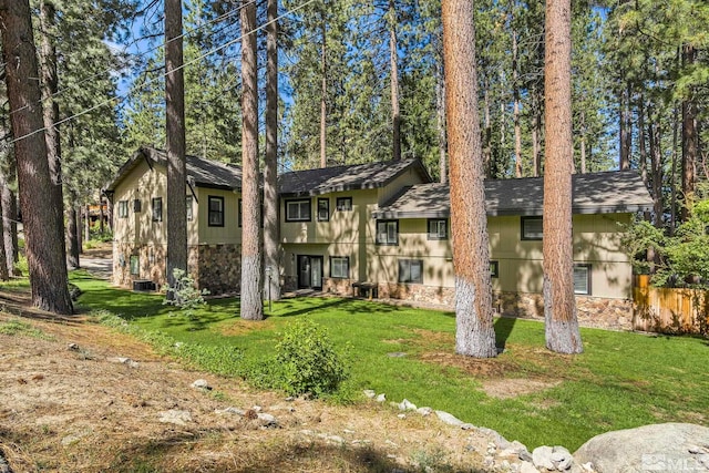 view of front of property with a front yard