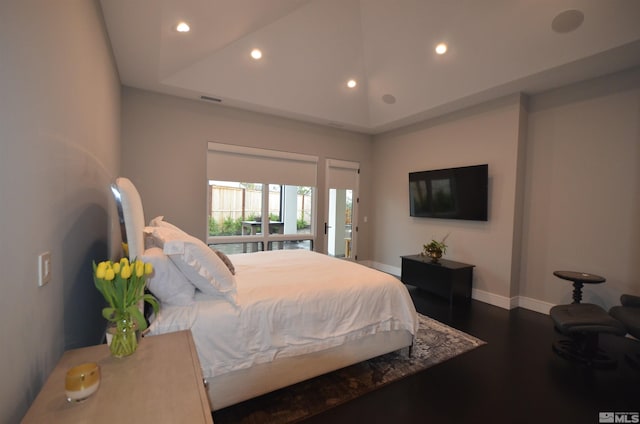 bedroom featuring baseboards, visible vents, dark wood finished floors, and recessed lighting