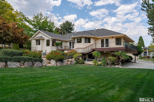 view of front of home with a front lawn