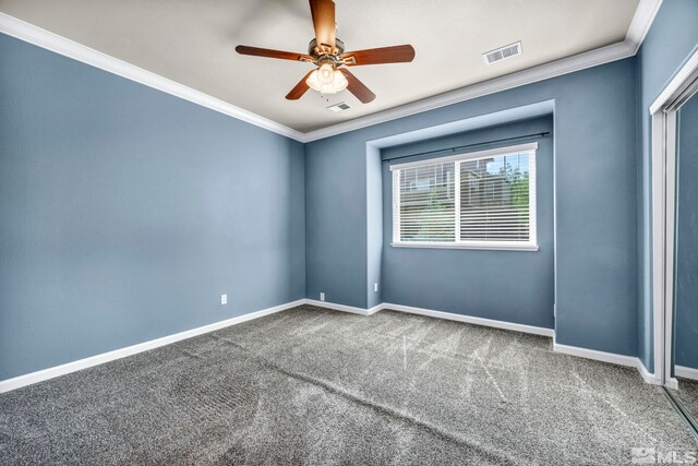 carpeted empty room featuring crown molding and ceiling fan