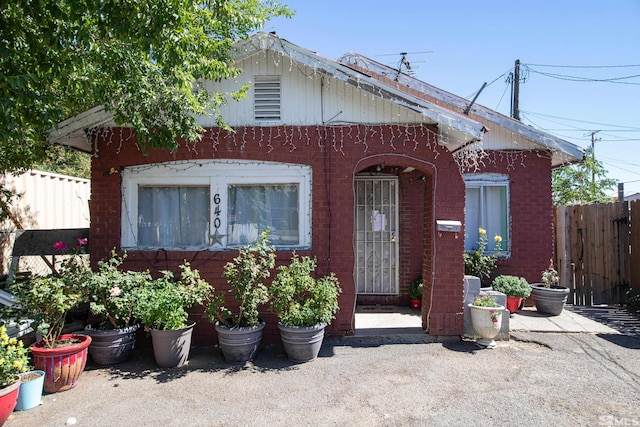 view of front of property