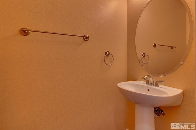 bathroom featuring sink