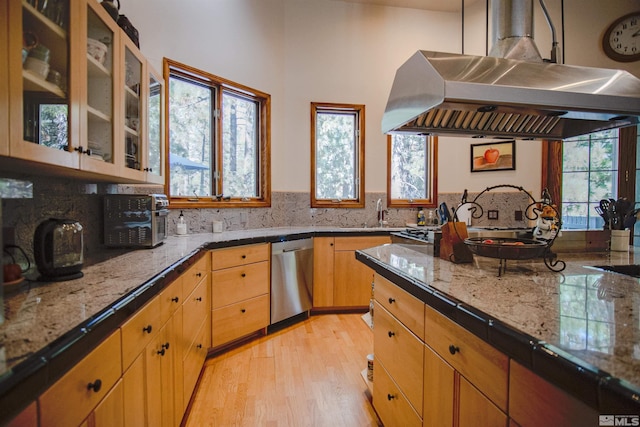 kitchen with decorative backsplash, island exhaust hood, light wood-type flooring, sink, and dishwasher