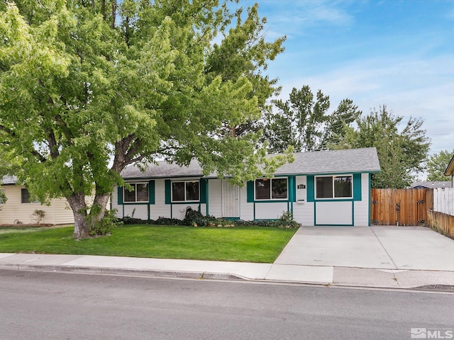 ranch-style home featuring a front yard