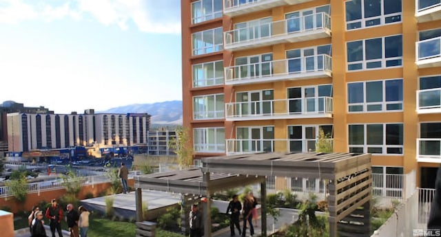 view of apartment building / complex