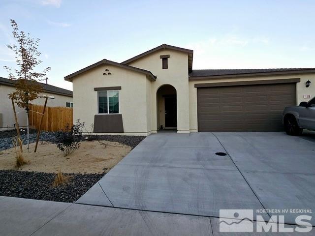 view of front facade featuring a garage