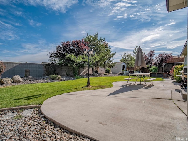 view of yard with a patio