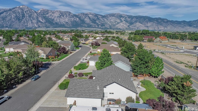 bird's eye view featuring a mountain view