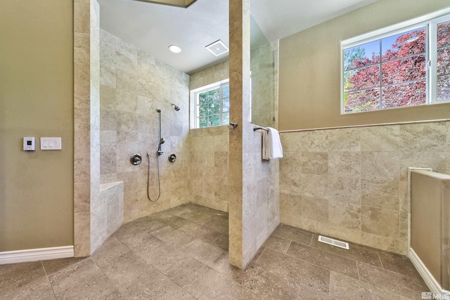 bathroom featuring a tile shower