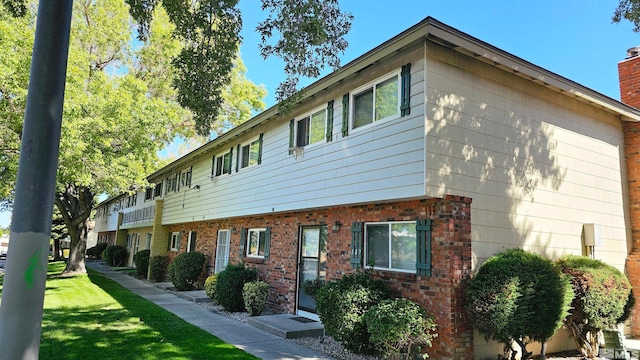 exterior space featuring a front lawn