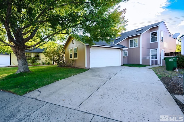 view of front of property featuring a front yard and a garage